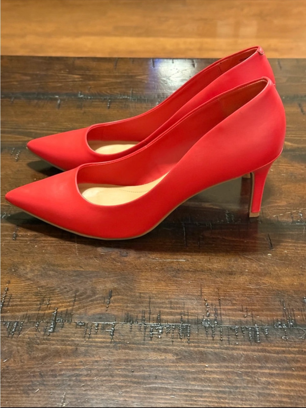 ****** Women's Red Pointed-Toe Mid Heel Pumps ******